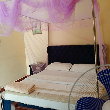 Pross Residence Masindi Luaran gambar