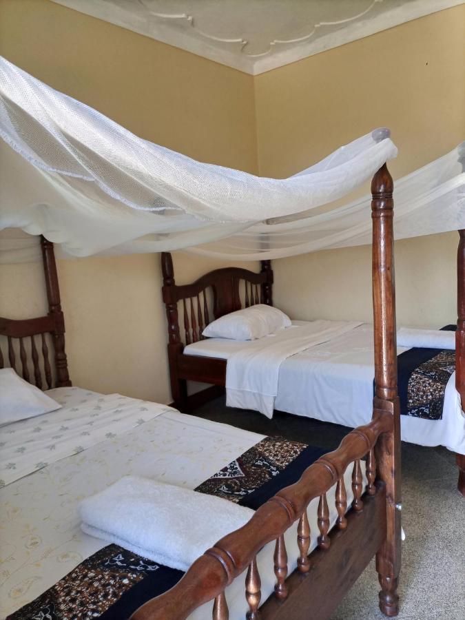 Pross Residence Masindi Luaran gambar