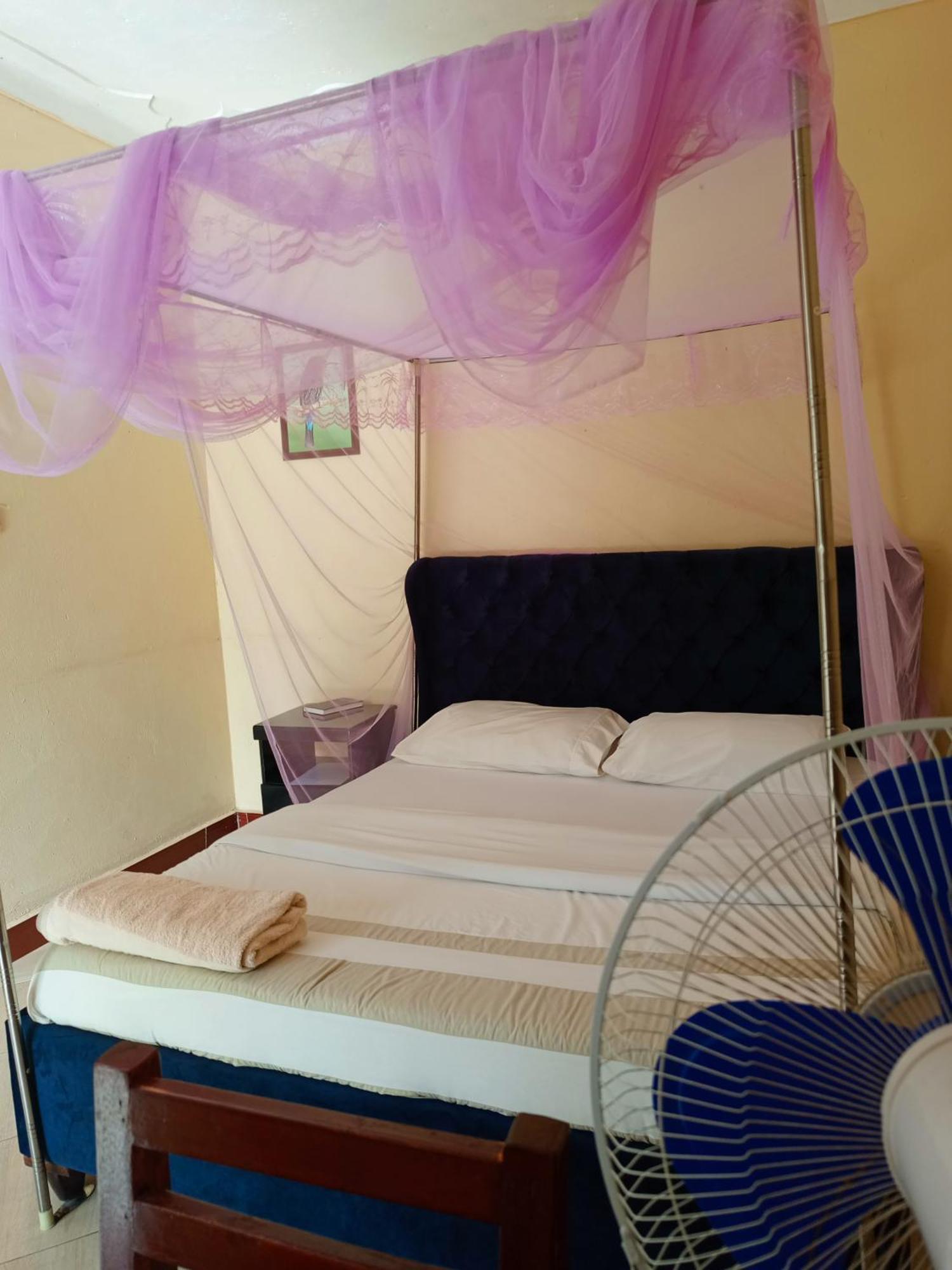 Pross Residence Masindi Luaran gambar
